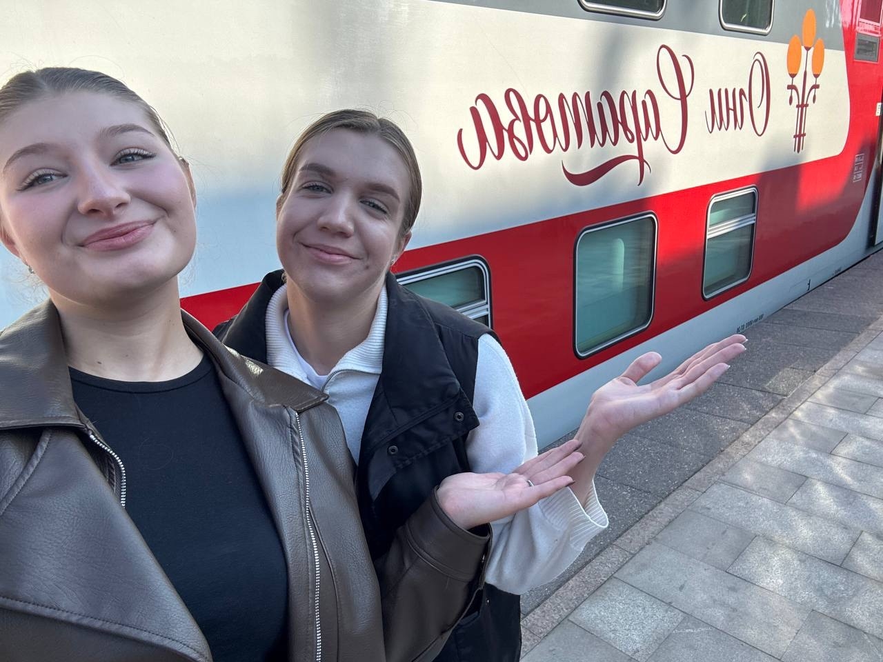 🚆 Урок в вагоне: как студенты-туристы изучали сервис «изнутри»